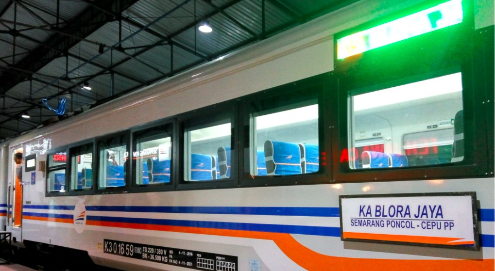 tiket kereta api ke semarang