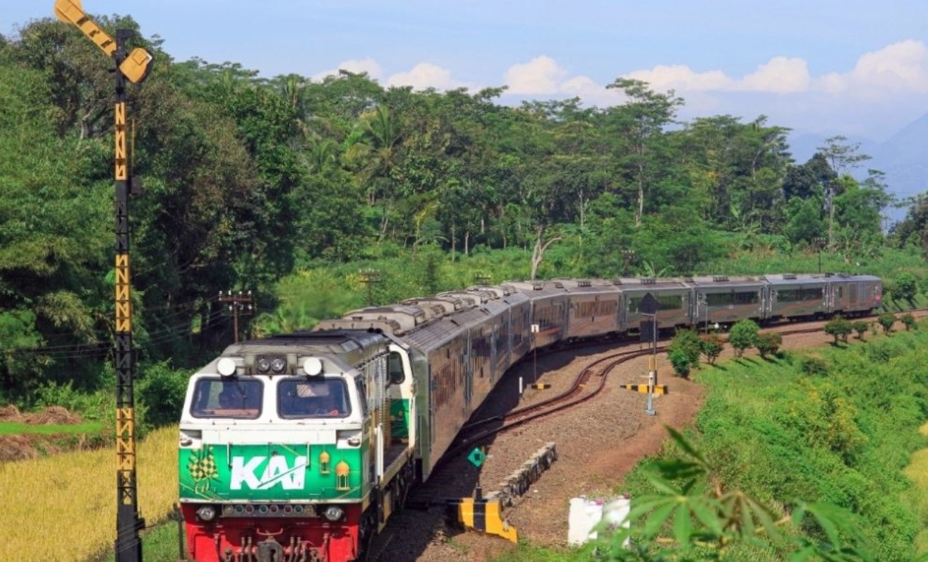 jadwal kereta Purwakarta Jakarta