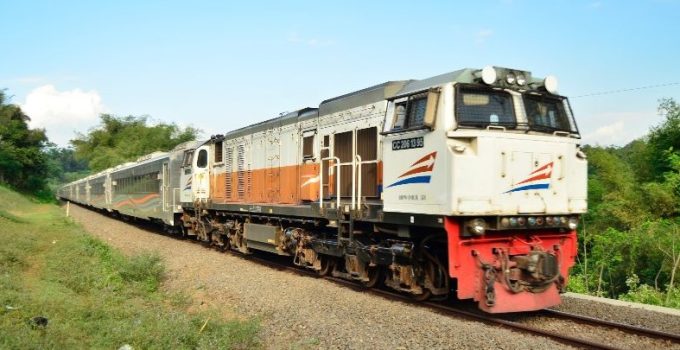 wanita gangguan jiwa jadi masinis kereta api